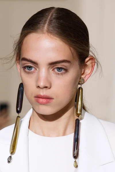 Look 18